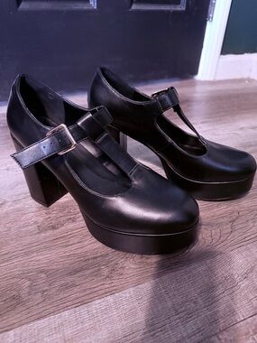 Black T‑Strap Platform Block Heel Pumps